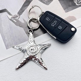 TUCEWP Silver Starfish Keychain for Women Girls Cute Hammered Swirl Starfish Keyring Summer Beach Bag Charm for Handbags Ocean Theme Gift Aesthetic Vintage Grunge Backpack Purse Charms Car Accessories