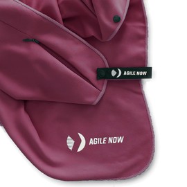 AGILE NOW Fitness Towel - Multifunctional Microfibre Gym Towel with Hood, Magnetic Clip and Zip Pockets, Sports Towel Gym, Gym Accessories, Plum