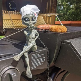 Alien Invasion “Kiss The Cook” Female Alien Statue with Chef’s Hat 10 “ H Alien Figurine Shelf Sitter Funny Kitchen or Home Decoration (Gray)