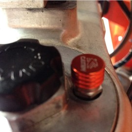 USTPO Motorcycle M4 0.7mm Fork Air Bleeder Pressure Relief CNC Aluminum Fits SX SXF EXC SMR 125 150 250 350 450 All Bike Models - Orange
