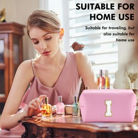 URSKYTOUS Initial Preppy Makeup Bag for Women Travel Large Cosmetic Bag Cute Pink Makeup Pouch for Purse Zippered Toiletry Bag Organizer PU Leather Aesthetic Makeup Brushes Storage Bag Makeup Case, I