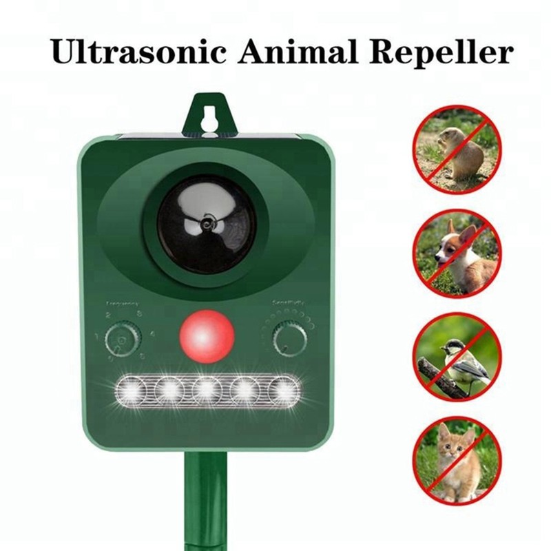 Solar-Powered Animals Repeller Ultrasonic-Wave Dog Cat Rechargeable Repellent for Outdoor