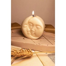 U K DECAL INDIA Soy Wax Moon Face Candles (Pack of 1) | Scented Aesthetic Moon Face Candle | Hand Poured Scented Candle, Cute Wax Candles Home Decor and Gifting, 7x7x2 CM, White