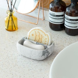 MyGift - Soporte de esponja de resina blanca moderno para fregadero de cocina, soporte de esponja para encimera con 2 compartimentos y patrón de mármol