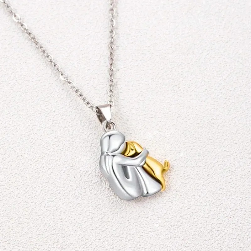 Collar Cadena Con Dije De Mujer Abrazando A Su Perrito