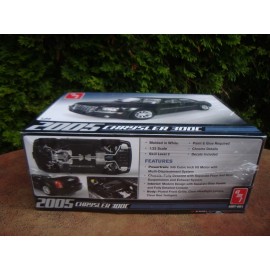 Amt 2005 Chrysler 300C Model Car Kit- 1/25 scale by Amt #681 NIB