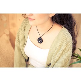 Lebensquelle Plus Schorl/Black Tourmaline Donut Diameter 40 mm + Cotton Cord | Gemstone Pendant | Healing Stone Necklace with Cotton Cord, Stone, Tourmaline