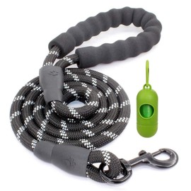 Correa para Perro de 1.5 M con Mango Acolchado y Costuras Reflejantes para Perros de Tamaño Mediano-Grande [Color Negro], Incluye dispensador de Bolsas para excremento de Perro.