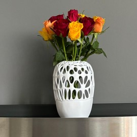 NUNOCHO'S Design. White Vase. Vases for flowers. Decorative Home Accessories. Flower Vase for Room Decor, Dining, Table, Farmhouse,Office, Wedding, Christmas, Garden & Shelf Decor. Tall vase 17 cm.