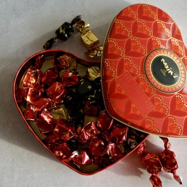 Maxim's de Paris Assorted Nougat Chocolates, 24 Count Heart Tin - Dark & Milk French Chocolat, Almonds, Honey, Fondant, Great Gift, Gourmet, Candy, Imported, France, Soft, Crunchy, Assortment, 180g