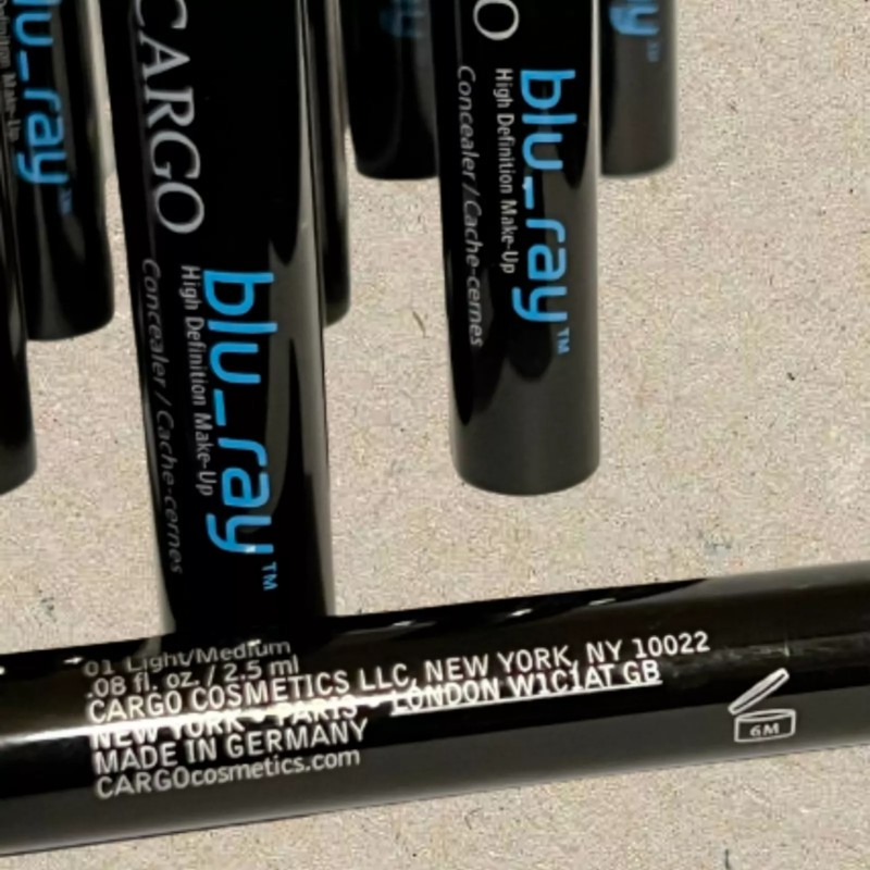CARGO Cosmetics BLU_RAY High Definition CONCEALER - LIGHT MEDIUM -
