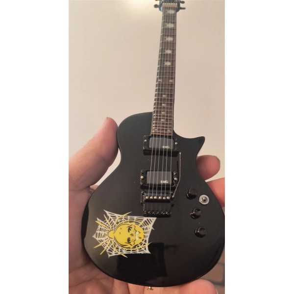 Axe Heaven KIRK HAMMETT - Skull & Spider Web 1:4