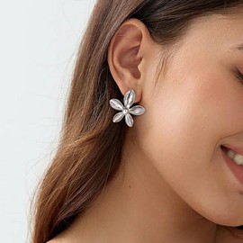 GILIEYER Flower Earrings, Golden Earrings Women's Gold Flower Earrings Large Flower Earrings Metal Flower Stud Statement Earrings Jewellery for Women, Unit size, Stainless Steel, No Gemstone