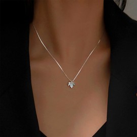 Inateannal Maple Leaf Necklace Chain Tiny Leaf Pendant Necklace Minimalist Thin Chain Clavicle Necklace Jewellery for Women Girls