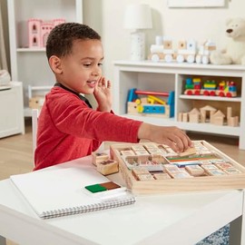 Melissa & Doug Juego deluxe de sellos de madera, sellos de animales, almohadillas de tinta de colores lavables, desarrolla la coordinación mano ojo, 38 piezas, 31.115 cm alto x 36.83 cm ancho x 3.81 cm largo