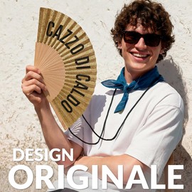 Fisura – Ventaglio Originale con Messaggio “c*zzo di Caldo”, Accessorio Pieghevole Legno colorato con Glitter Oro, Idea Regalo per Vacanza Viaggio Festival, Laccetto Incluso. 42,5 x 23 cm