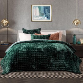 RECYCO Luxury Velvet Quilt King Size, Ultra Soft Velvet Bedding Sets, Lightweight Quilted Velvet Comforter Set, Channel Stitch Oversized Bedspread Coverlet with 2 Pillow Shams, Emerald Green