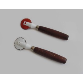 Tredoni 1.6" Dough/Ravioli Stamp Cutter & Sealer Wheel - 4cm Pastry/Pasta Maker, Wooden Handle