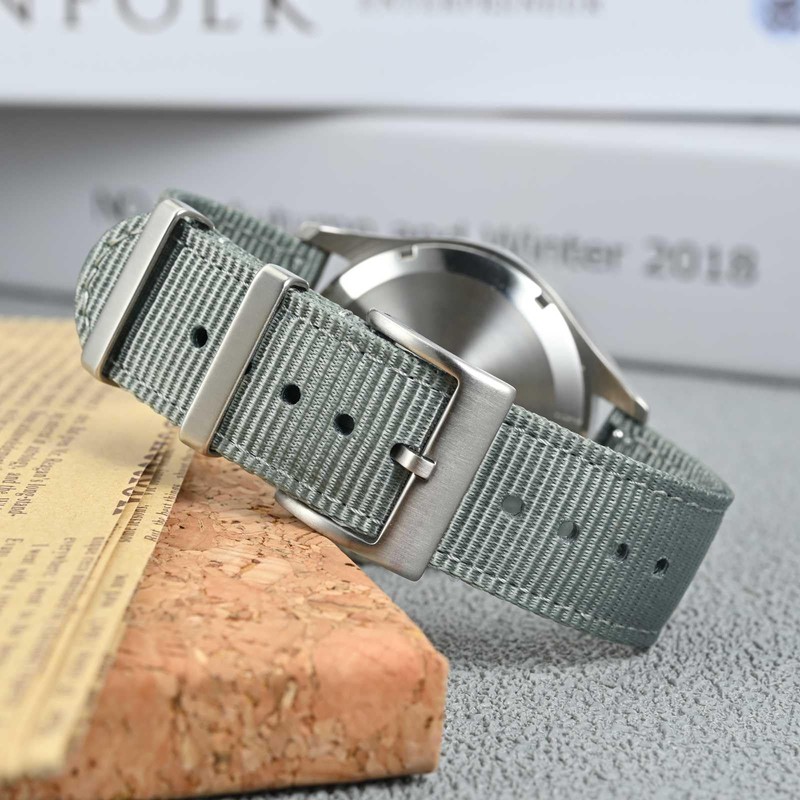 [Anbeer] 18mm 時計バンド ナイロン ツーピース式 クイックリリーズ替えベルト メタル製ループ付き グレー シルバーバックル