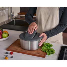 Zyliss Swift Dry Stainless Steel Salad Spinner - Fruit Cleaner & Lettuce Spinner with Push Pump - Non-Slip Bowl - Dishwasher Safe - Small