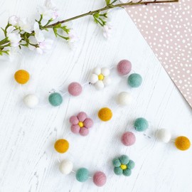 Felt Spring Flower Hanging Garland (200cm 24 Balls/ 5 Flowers)