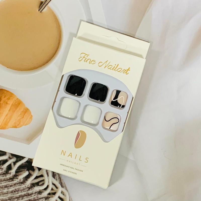 Press on Toenails with Line Designs, Artificial Black White Fake