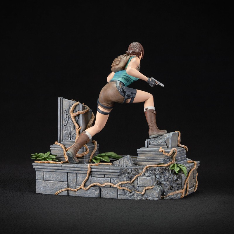 Dark Horse Tomb Raider: Lara Croft PVC Statue