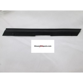 Nissan Genuine Nissan Skyline R32 RIGHT Hood Weatherstrip Seal 65850-01U00