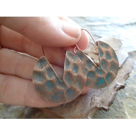 Hammered copper patina circles: side earrings