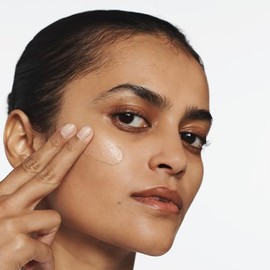 Clinique Superbalanced Oil Free Liquid Foundation Makeup For Dry to Oily Skin Types | Hydrating + Moisturizing | Moderate Coverage + Natural Finish