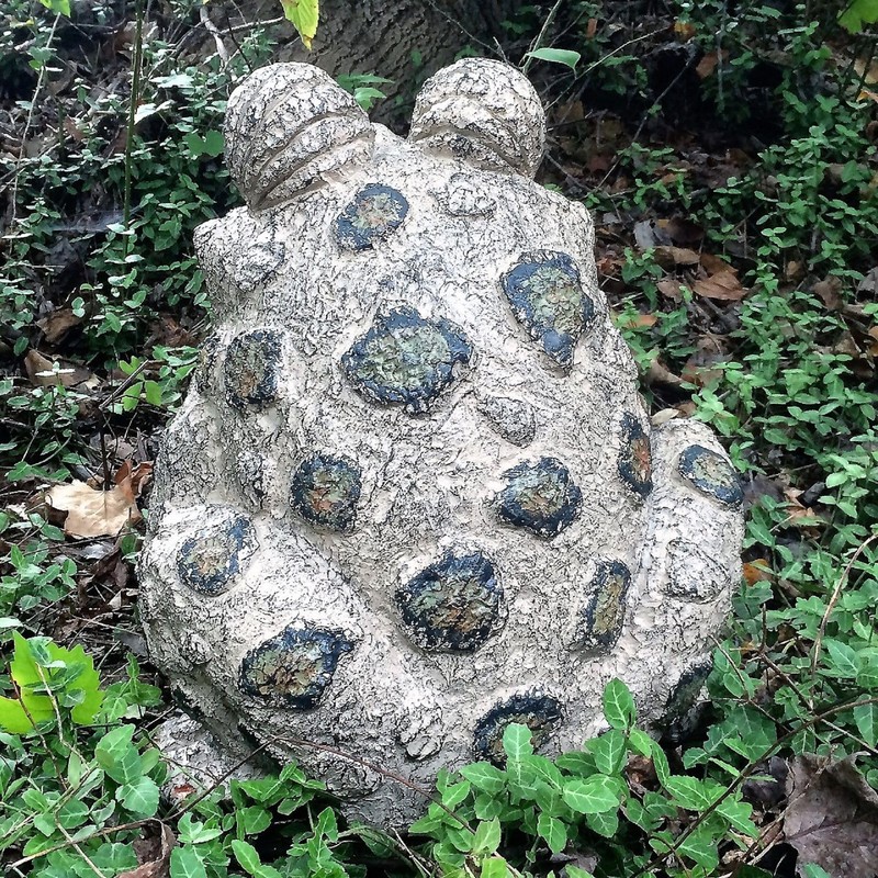 SUNGUARD Whimsical Toad Hollow Tall Stretch Large Garden Frog Statues-Natural