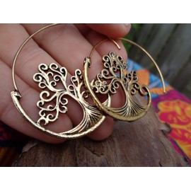 Golden spiral tree hoop earrings: beautifully decorated earrings