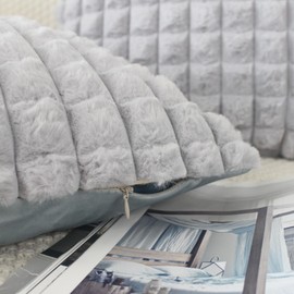 OYIMUA Silver Grey Cushion Cover, 40 x 40 cm, Set of 2, Fluffy Cuddly Cushion, Plush Cushion Covers, Decorative Cushion, Soft Fur Cushion Cover, Luxury Sofa Cushion, Square Decorative Cushion