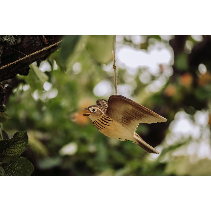 WILDLIFEGARDEN Wildlife Garden WG4446 DecoBird Flying Field Lark - Hand