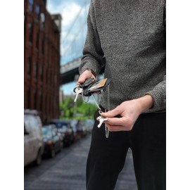 Safekeepers Key Case Leather Small – Key Bag with Zip for Men and Women, Mini Key Case for Car Keys with Chain, Black with chain, Key case