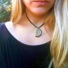 Yalice Boho Shell Necklace Chain Mermaid Conch Pendant Necklace Leather Suede Choker Necklaces for Women(Silver)