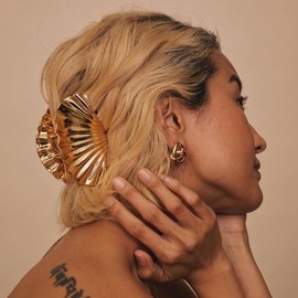 E EMZHOLE Metal Hair Claw Clips Shell Hair Clips for Women Big Nonslip Design Claw Hair Clips for Thick and Thin Large Hair Clips for All Hair Types Silver Hair Accessories for Women (Gold, Large)