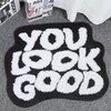 Urtlmaji You Look Good - Alfombra de baño negra divertida