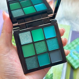 WanTuoluo 9 Colors Smoky Matte Shimmer Eyeshadow Palette with Mirror for Eye Makeup,High Pigmented Brown Purple Eye Shadow Primers Powder Palet de sombras de ojos