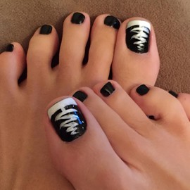 Jremg Christmas Press on Toenails Short Square Fake Toenails with White Christmas Tree Glitter Designs Black Winter Xmas False Toenails Glossy White French Tip Acrylic Toenails for Women Girls 24Pcs