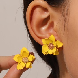 Inateannal Boho Resin Flower Earrings Large Acrylic Flower Earrings Yellow Flower Petal Stud Earrings Vintage Matte Flower Earrings Jewelry for Women and Girls