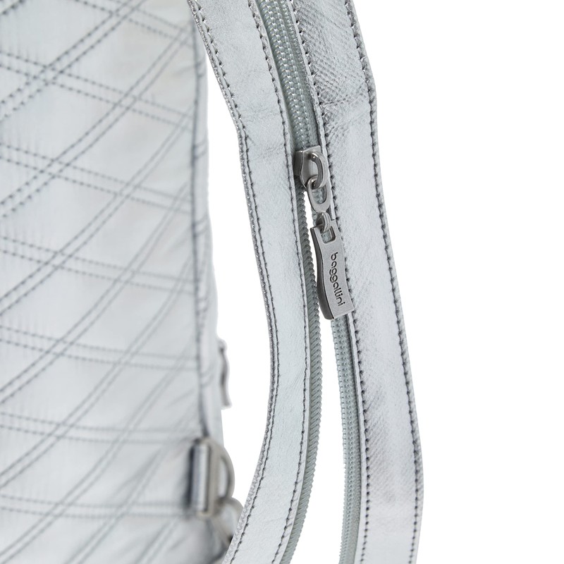 Baggallini Damen Umwandelbarer Neapel wandelbarer Rucksack, Silber-metallische Steppdecke, Einheitsgröße