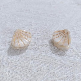 Sea Shell Hair Claw Clips 2Pcs Seashell Hair Claw Clip for Women Beach Shell Jaw Clamp Clips White Acrylic Seashell Claws Clip for Short Thin Hair Cute Sea Shell Hair Accessories