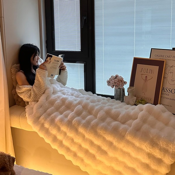 SHEKAKO Rabbit Plush Faux Fur Blanket, Thick and Warm Blanket