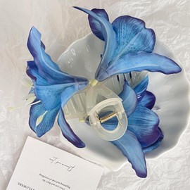 Artificial Flowers Hair Claw Clips Lilies Flower Hair Clips Non Slip Strong Hold Large Hair Barrettes Blue Floral Womens Hair Accessories Fashion Cute Jaw Clamp Decorations for Thick Thin Hair 1Pcs