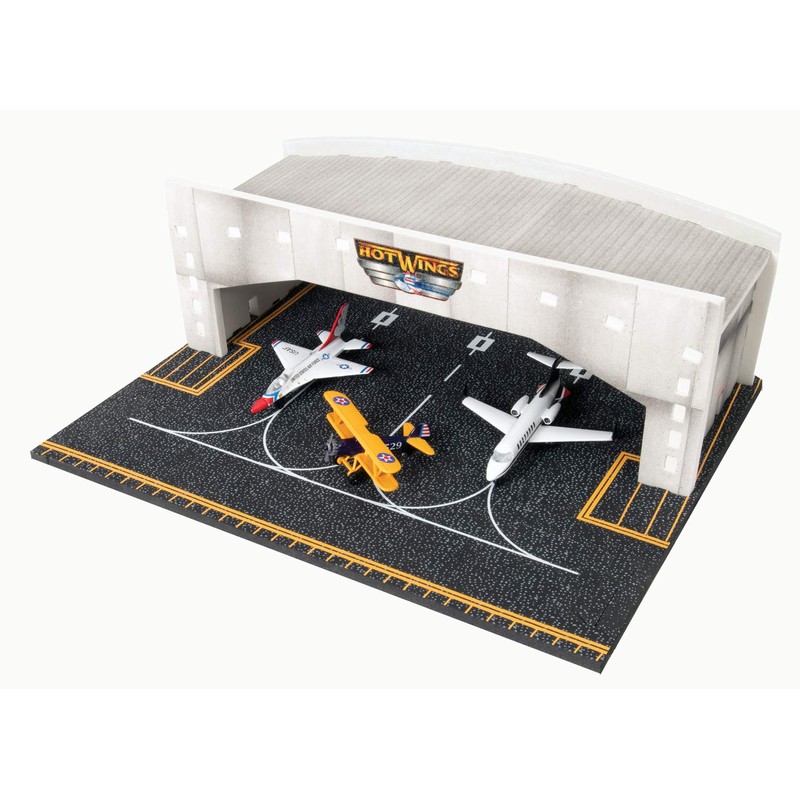 Hot Wings Hangar with Connectible Runway