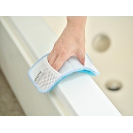 Yamazaki Sangyo 206001 Bath Cleaning Sponge Brush Hand Handy Bath Bon Antibacterial, Sneaker, Pocket, Bathtub, Simple, Blue, Width 3.9 x Depth 0.6 x Height 7.2 inches (10 x 1.6 x 18.3 cm)