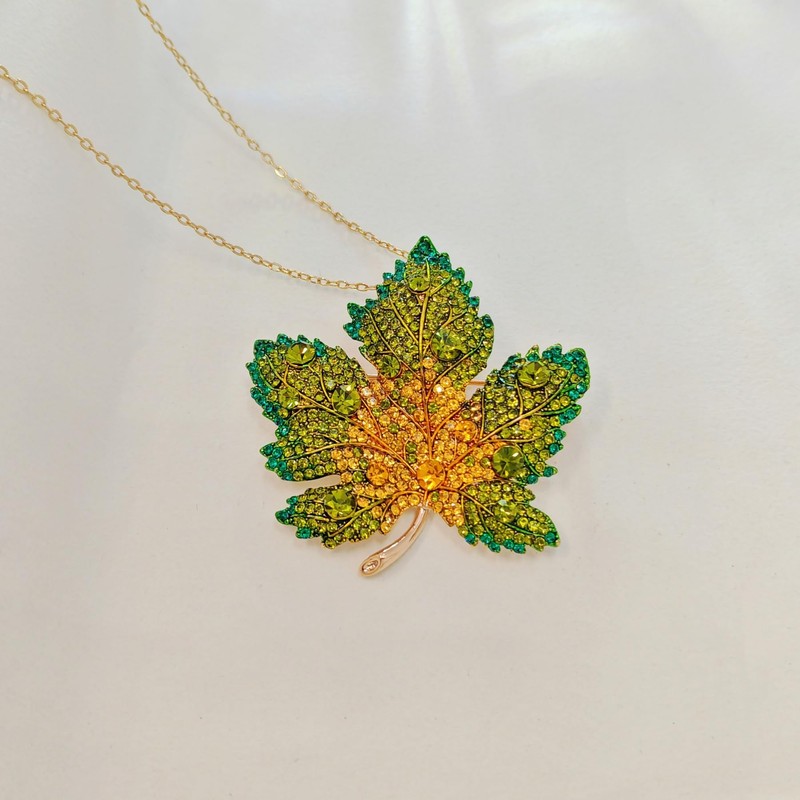 KINMOT Stunning Autumn - Inspired Leaf Pendant Necklace with Green