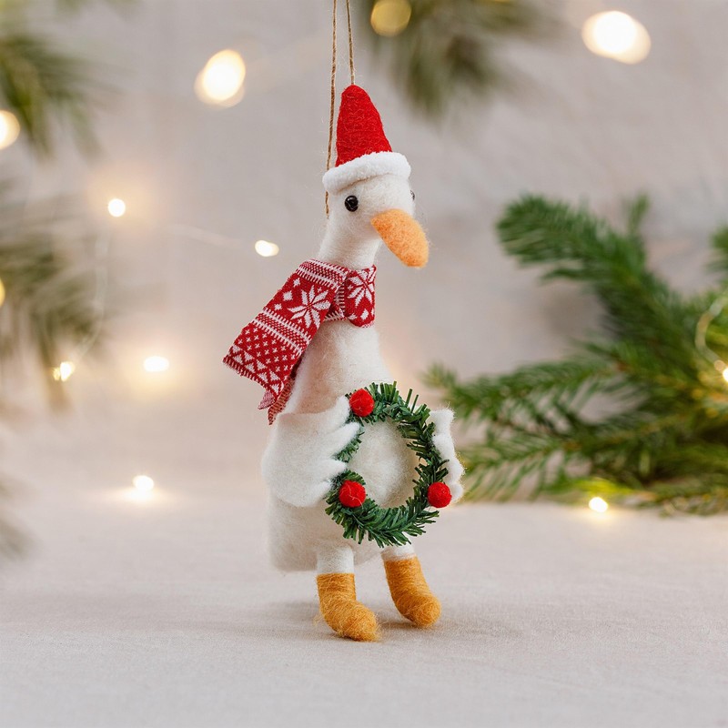 Goose With Wreath Hanging Decoration