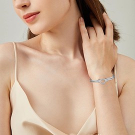 OIDEA Women's Numbers Heart Bracelet: Roman Numerals Curb Chain Bracelet Bangle Exquisite Wrist Elegant Bracelet Gift for Women Mother Daughter Girlfriend, Stainless Steel